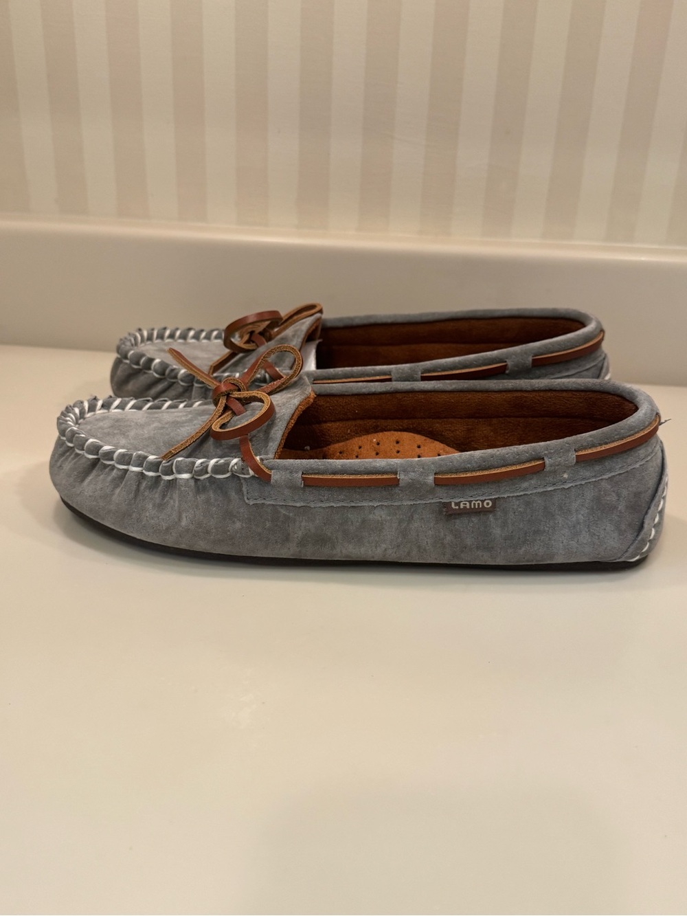 Lamo Sabrina Moc Soft Grey Suede Classic Moccasin Slipper Shoe New In Box - Picture 5 of 16
